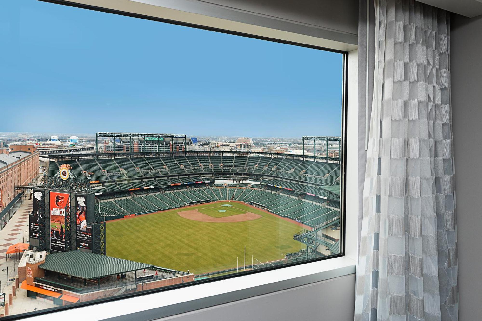Hotel Hilton Inner Harbor 4*