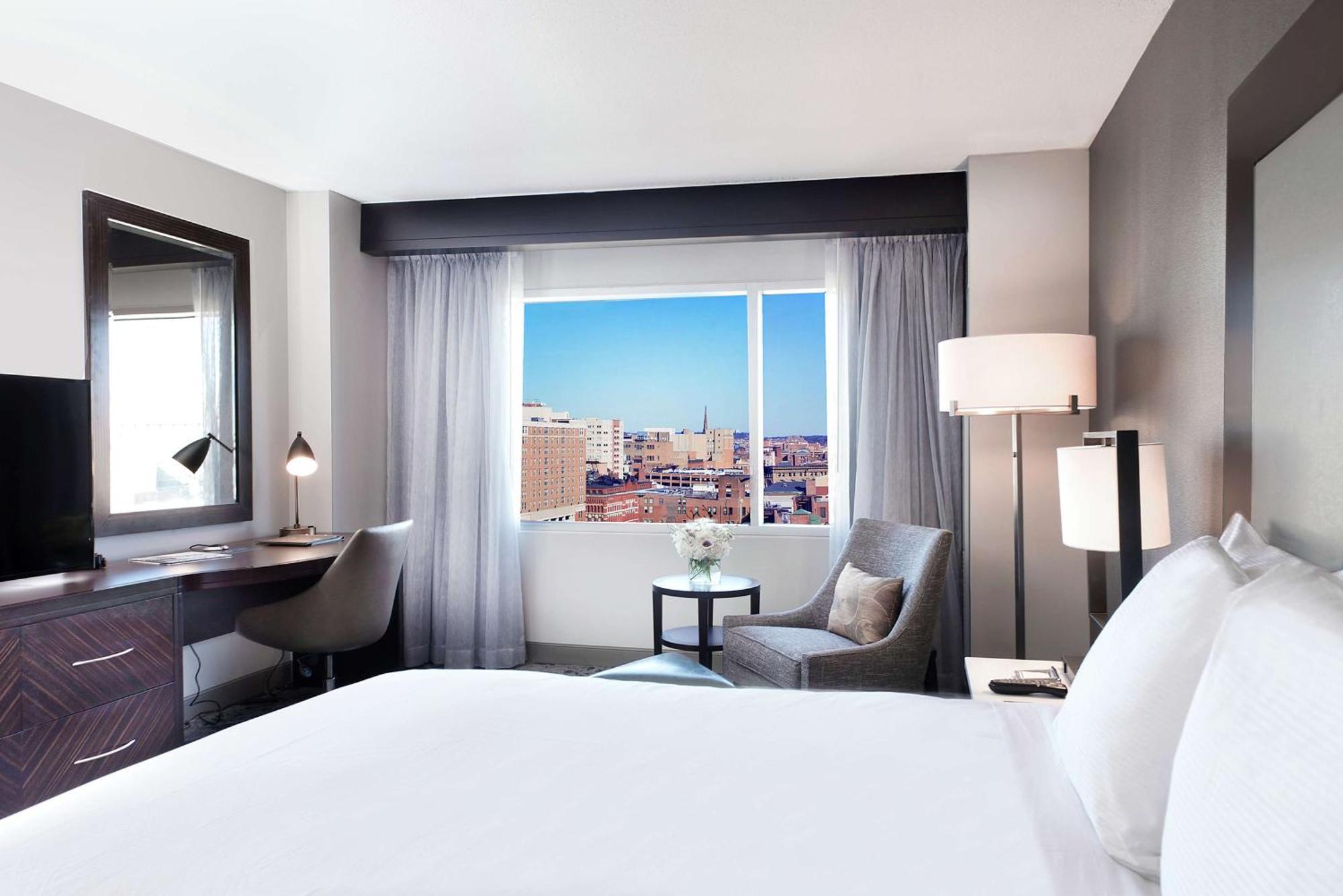 Hilton Inner Harbor 4*