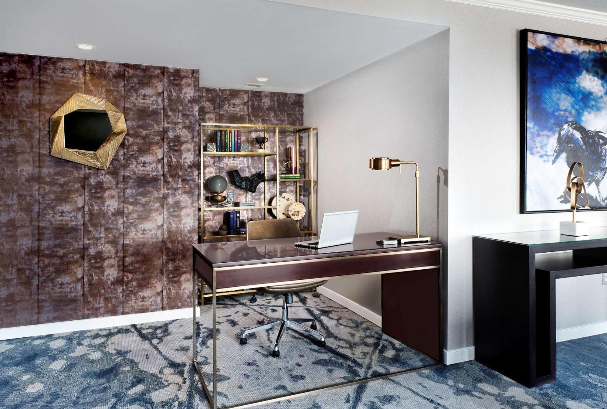 Hotel Hilton Inner Harbor 4*